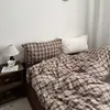 Conjunto de quatro peças puro algodão xadrez capa de edredom de algodão conjunto de cama de três peças cor sólida lençol estilo saia de cama 1.5