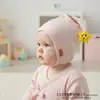 Gorro para Bebé Estilo Nuevo Primavera y Otoño Cara Sonriente Orejeras de Estrella Algodón Puro con Lazos Gorro Suave para Recién Nacido