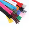 Suministro de fábrica en stock autoblocante color 3 cremallera de nailon control de acceso 20 cm cremallera cerrada cremallera para pantalones ropa