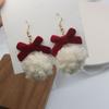 Nuevos Aretes de Bola de Pelo con Lazo de Terciopelo Rojo Vino para Otoño e Invierno Moda Coreana Festivos Elegantes Combinan con Todo Aretes de Lujo Ligero