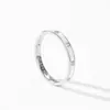 Anel Flash de Diamante Esmalte Preto e Branco Clássico Moda Prata Esterlina 925 Anel Estilo Cool Elegante Acessível de Luxo para Mulheres