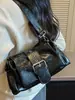 Bolso de mano personalizado de moda nicho 2026 nuevo bolso almohada de moda simple estilo motero bolso de hombro cruzado