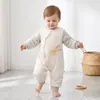 Mono de otoño e invierno para bebé 150g acolchado para recién nacido ropa abrigadora engrosada súper lindo y adorable ropa exterior para bebé