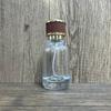Una variedad de botellas de spray de bayoneta de 50 ml-21~25 para cosméticos en stock, convenientes botellas vacías de vidrio para cosméticos a presión