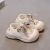 Sandalias de Moda para Niñas 2025 Verano Nuevo Estilo Princesa Punta Cerrada Zapatos de Playa para Niños Suela Blanda Zapatos Deportivos Casuales