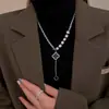 Corrente de Suéter Outono e Inverno Aço Titânio Não Desbota Longa de Alta Qualidade Versátil Estilo Ins Luxo Leve Nicho Dupla Camada Trevo de Quatro Folhas Colar