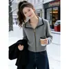 Suéter de manga larga extremadamente elegante para mujer con cuello camisero, nuevo modelo otoño e invierno 2026, top de punto ajustado y versátil para figuras petite