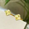 Anillo de Trébol de Cuatro Hojas de Oro de Arena Vietnamita Oro de Imitación Moda Simple Versátil para Mujer Venta en Vivo por Internet Suministro de Fábrica Venta al por Mayor
