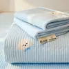 Funda de Cama Cálida Engrosada Juego de Tres Piezas Vellón de Leche Temporada de Otoño e Invierno Protector de Cama Cubierta de Cama Más Terciopelo Simple para Cama Cubierta Protectora