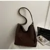 Bolsa Suede Retrô de Inverno para Mulheres 2026 Nova Bolsa de Ombro Versátil de Grande Capacidade Bolsa Tote Fashion para o Dia a Dia Tendência
