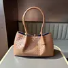 Bolso Cruzado de Hombro Único Tejido para Primavera/Verano 2026 Bolso de Axila Bolso Cesta Piel Genuina Cuero de Vaca de Primera Capa Bolso Tejido