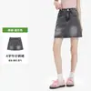 Minifalda de mezclilla simple estilo preppy para mujer, de cintura alta, que se ajusta a la cadera, retro, desgastada y anti-exposición