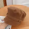 Sombrero de Ala Corta Estilo Retro Azul Marino de Ante Sintético para Mujer Otoño Invierno Diseño de Hebilla Lateral Gorra de Béisbol de Ala Corta Sombrero Atmosférico de Moda