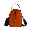 Bolso Cruzado de Montañismo Nuevo Estilo Transfronterizo, Bolso de Mano Simple Elegante de Color Sólido, Casual y Versátil, Bolsillo Integrado para Teléfono y Botella de Agua