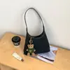 Bolsa de ombro grande de palha tecida à mão vintage transfronteiriça, bolsa de axila de alta qualidade estilo coreano para mulheres, adequada para o trabalho e uso casual, bolsa de mão/ombro