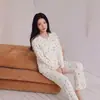 (Bunai VIP) Conjunto de pijama de três peças com design original para outono e inverno, com mangas compridas e calças compridas, moderno para mulheres, pode ser usado fora de casa
