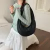 Bolsa Transversal Estilo Coreano de Luxo Leve para Mulheres, Nova Bolsa Simples Versátil Formato Dumpling, Bolsa de Ombro Nicho Casual Moda para o Dia a Dia