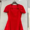 Vestido Slimming Niche Estilo Europeu e Americano Nanyou Design de Nicho Vestido Curto Modelador de Cintura