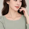 Collar de cadena de clavícula con colgante de perlas de alta calidad para mujer, estilo nicho ligero de lujo, con explosiones de celebridades cibernéticas, venta al por mayor