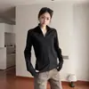 Camiseta de terciopelo alemán gris oscuro con cuello semi-alto y manga larga para hombre, cálida para otoño e invierno, ajuste slim, ropa deportiva tipo americano para fitness
