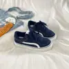 Tênis Feminino 2026 Primavera Novo Cano Baixo Sola Grossa Aumento de Altura Clássico Moda Casual Versátil Estudante Patins