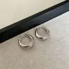 Brincos Metálicos Lisos Geométricos para Mulheres, Brincos de Design Único de Nicho, Luxo Leve, High-End, Brincos Elegantes e Acessórios de Orelha