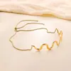 Collar de acero de titanio chapado en oro de lujo ligero y sin decoloración, cadena de clavícula con lazo de moda versátil para mujer, fabricantes