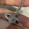 Colar Saturno Vivienne Westwood Estilo Britânico Faye Clássico Totalmente Cravejado Brilhante Luxo Leve Nicho de Ponta Corrente Clavicular para Mulheres