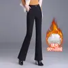 Calças de plumas grossas, quentes e isoladas, calças compridas levemente boca de sino para mulheres, nova coleção de inverno 2026, corte slim, cintura alta, calças quentes de algodão, estilo moderno