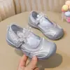 2026 Nuevos Zapatos Deportivos Suaves para Niñas Velcro Transpirables Casuales Moda Infantil Zapatos Mary Jane con Flor