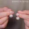 Aretes de Perla de Trébol de Cuatro Hojas para Mujer, Aretes Suaves de Flor de Cuatro Pétalos, Lujo Accesible, Gama Alta, Exquisitos Elegantes, Aretes de Moda para el Trabajo