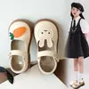 Sapatos de couro para meninas primavera e outono novos sapatos de princesa de desenho animado sapatos de bebê antiderrapantes fita mágica sapatos para meninas pequenas crianças atacado