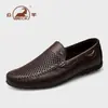Sapatos perfurados originais Gongyang para homens, novos sapatos casuais respiráveis de outono 2026, sapatos de couro estilo avô vazados, sapatos para pais de meia-idade e idosos
