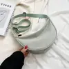 2024 Nova Bolsa Transversal de Nylon Estilo Dumpling Feminina Tendência Bolsa de Peito Leve Pequena Bolsa de Ombro Bolsa de Axila Simples de Ombro Único Atacado