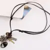 Moderna Cadena de Cuero con Colgante de Cuerno de Escudo de Aleación Estilo Rock Unisex Versátil