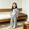 Conjunto de otoño temprano para niñas, dulce y lindo, con lazo, conjunto de dos piezas de sudadera holgada, ropa de otoño de moda y tendencia para bebés
