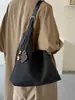 Yuezhi 2026 principios de otoño nueva moda elegante bolsa de hombro de gran capacidad simple para ir al trabajo, bolsa de mano retro simple para debajo del brazo
