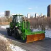 Cargador con Cepillo Rodante para Limpieza de Nieve Montado en Vehículo Está Equipado con un Cepillo Grande para Limpieza de Nieve en Carreteras de Invierno y Equipo de Limpieza de Nieve con Cepillo Rodante Montado al Frente