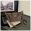 A bolsa de dumpling trançada popular deste ano para mulheres é a nova bolsa de ombro simples da moda de 2026, uma bolsa transversal de nicho estilo coreano