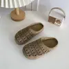 Chinelos Fechados Multicor da Moda para Meninas 2026 Nova Coleção Primavera Crianças Retro Planos Vazados para Exterior Fechados