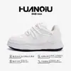 Zapatos Universales Nuevos Invisibles de Plataforma ZHQ-ZL8930 Moda de Primavera Versátiles de Moda para Hombre Suela Suave Suela Gruesa Zapatos Blancos