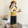 Conjunto de primavera y otoño para niña, nuevo estilo 2026, moderno top para bebé, chaleco y pantalones, estilo coreano, muy lindo, conjunto de tres piezas para niños