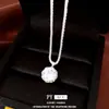 Collar con colgante redondo de circonita cúbica deslumbrante estilo coreano, una cadena de clavícula ligera y minimalista de moda, perfecto para el uso diario y el trabajo.