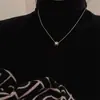 Collar Minimalista de Alto Gama Estilo Francés con Zirconia y Diseño de Cintura Pequeña, Diseño de Nicho, Temperamento de Lujo Ligero, Cadena Versátil para la Clavícula para el Trabajo