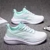 Marca Nome Sapatos Esportivos Femininos Verão Solado Macio Absorção de Choque Malha Leve Antiderrapante Respirável Casual Versátil Estudante Tênis de Corrida