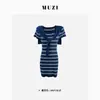 Vestido de malha listrado retrô elegante e gentil estilo coreano Qiu Rouyao para o início do outono