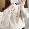 Suéter Feminino de Inverno Novo Bordado Cartoon Gola Semi-Alta Estilo Gentil Doce Estilo Preppy Versátil Macio Pulôver