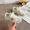 Zapatos Deportivos Retro de Cuero Estilo Hong Kong 2026 Primavera/Otoño Nuevo Estilo Zapatos de Tabla Nicho Zapatos Casuales Alemanes de Entrenamiento Zapatos para Niños