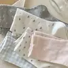 Meias brancas para meninas, estilo fino para primavera e verão, com laço, estilo japonês, meias versáteis de cano médio, combinam com tênis, estilo coreano, ins, meias largas