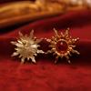 Aretes vintage franceses de corte retro con incrustaciones de perlas rubí chapados en oro sol medieval de lujo clip para la oreja